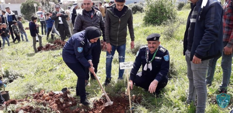 الشرطة تشارك في زراعة الأشجار ضمن فعاليات الاحتفال بيوم الارض في جنين