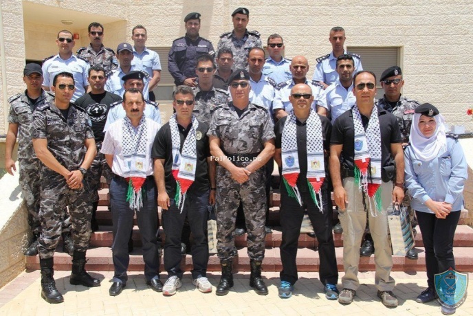الشرطة تخرج دورة العمليات الميدانية في كلية فلسطين للعلوم الشرطية