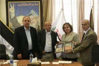 أكثر من مليوني ارسالية للبريد الفلسطيني هذا العام