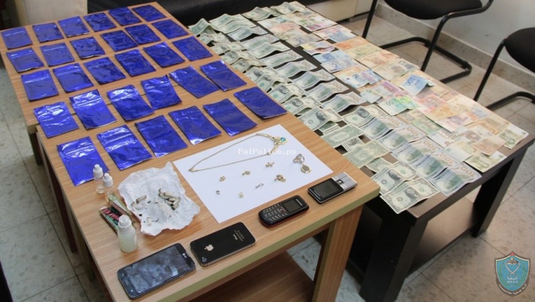 اريحا : الشرطة تقبض على متهم بالسطو وسرقة مجوهرات بقيمة 51 ألف دولار