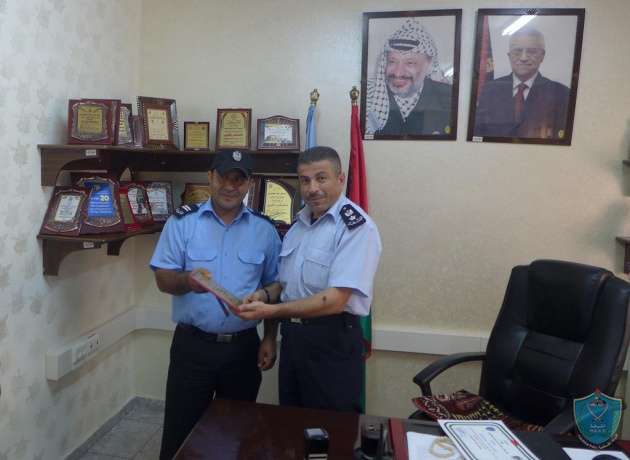 الشرطة تكرم  منتسبيها الفائزين بالمسابقة الرمضانية في قلقيليه