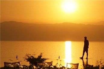 الطقس: جو حار ومغبر