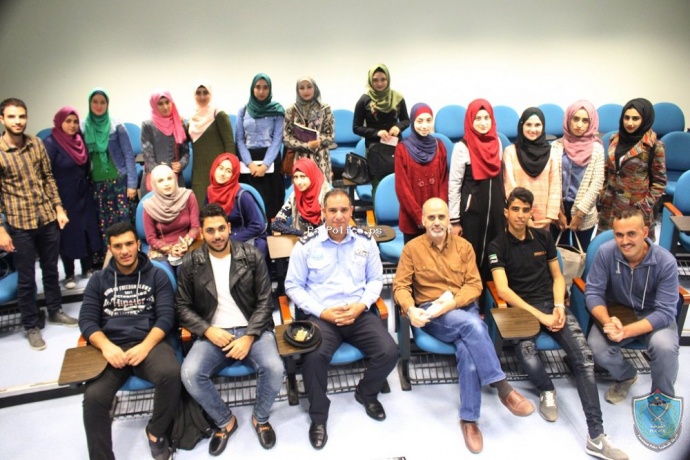 الشرطة تقدم محاضرة  بطلبة جامعة النجاح عن أخلاقيات الإعلام