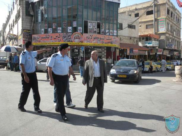 محافظ محافظة جنين ومدير شرطة المحافظة يقومان بتفقد أوضاع المدينة