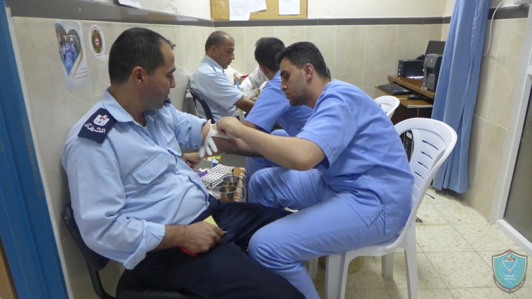 الشرطة تتبرع بالدم لاغاثة اهلنا في غزة