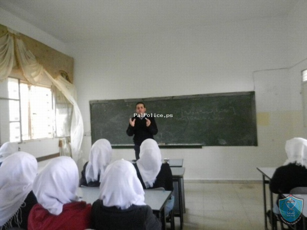 الشرطة تنظم محاضرة لطالبات مدرسة عقابا  بمحافظة طوباس