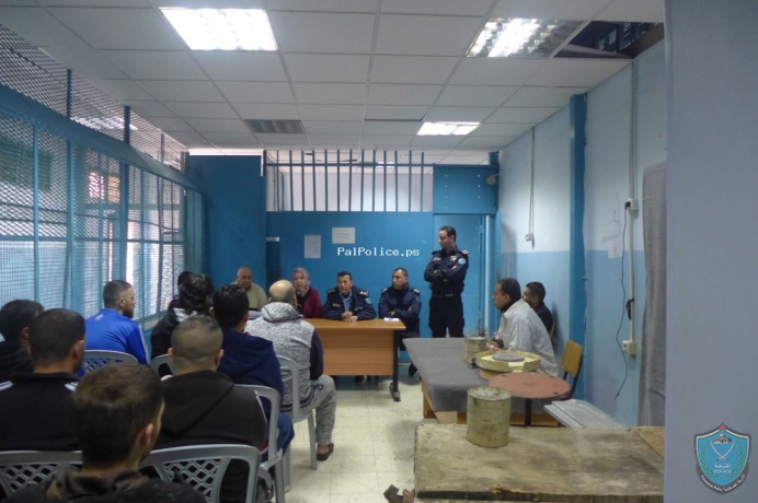 الشرطة وبالتعاون مع مكتب وزارة الثقافة في جنين يفتتحان دورة حول صناعة الفخار في مركز الإصلاح والتأهيل