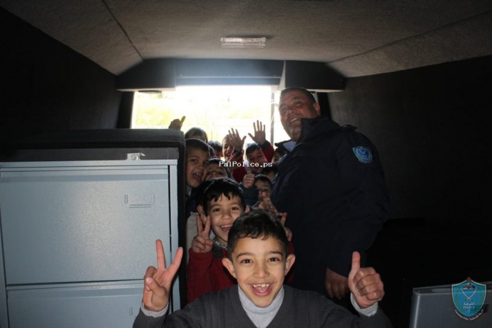 المركز المتنقل ينظم لقاءات توعوية في مدارس ضواحي القدس