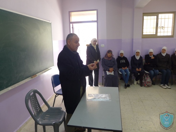 الشرطة تقدم محاضرات لطالبات مدرسه بنات الجديره شمال القدس