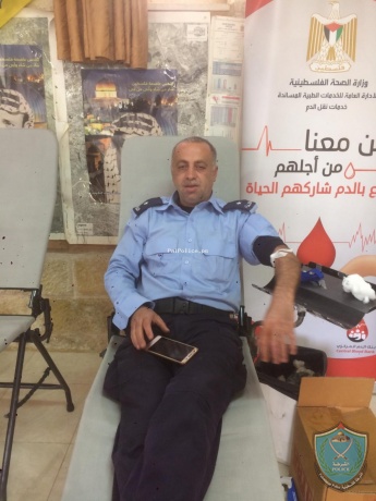 الشرطة تشارك باليوم المفتوح للتبرع بالدم ضمن فعاليات اسبوع الشهيد ياسر عرفات في ضواحي القدس