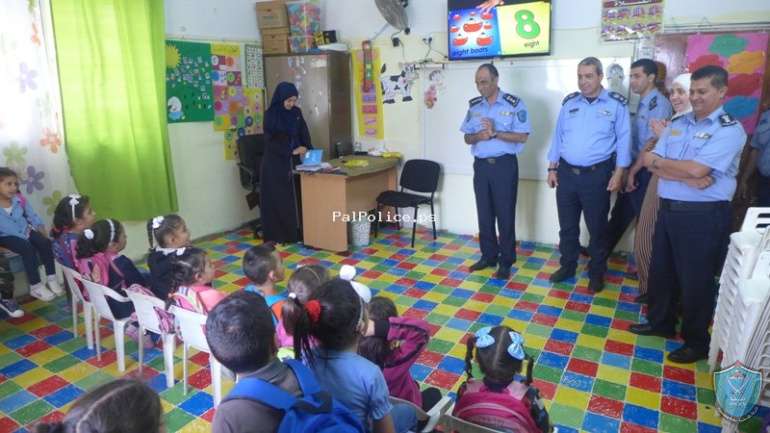 وفد من الشرطة يزور جمعية المرابطات الخيرية  للصم في قلقيليه