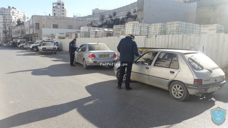الشرطة تضبط 5 مركبات خاصة تعمل على نقل المواطنين مقابل أجر في الخليل