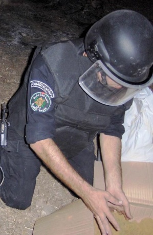 الشرطة تتلف جسم مشبوه في مدينة نابلس