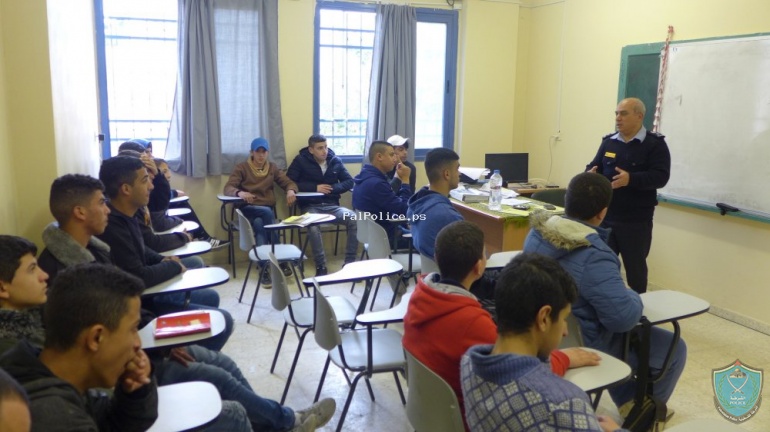 الشرطة تنظيم محاضرات توعوية شرطية لطلبة مركز التدريب المهني في قلقيلية