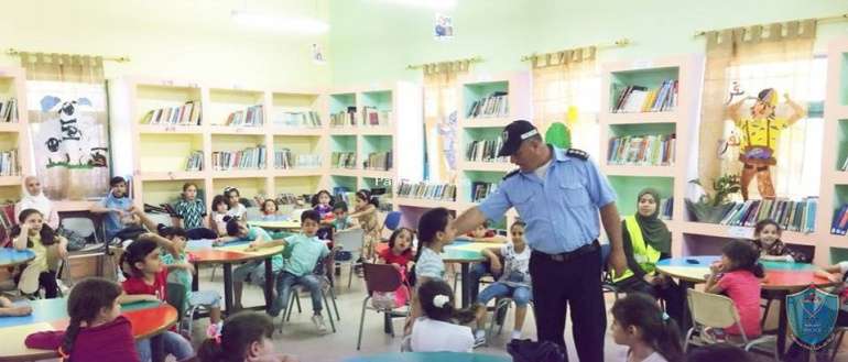 الشرطة يوم مروري لأطفال مخيم القدس لنا في الخليل