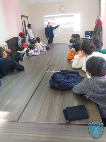 الشرطة تنظم محاضرة توعية في مخيم التنموي الشتوي في المركز الكوري الفلسطيني في جنين