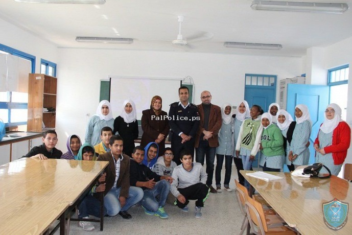 الشرطة ومدرسة مخيم عين السلطان يطلقان برنامج التوعية المتكاملة في أريحا