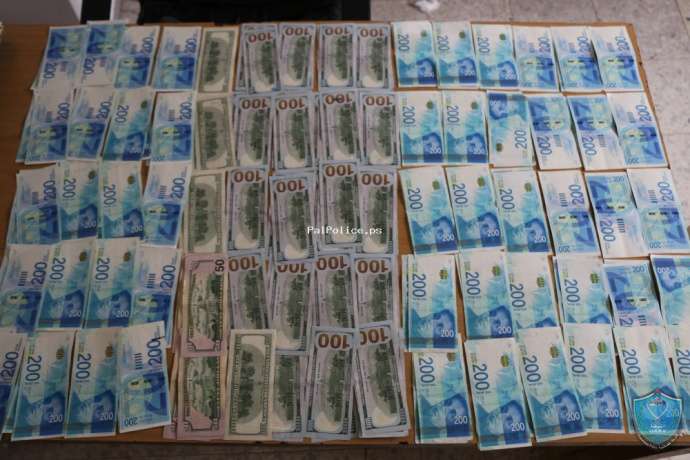 الشرطة تكشف ملابسات سرقة قرابة 40 ألف شيكل من داخل منزل في الخليل