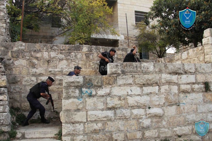 الشرطة تقبض على شخص بتهمة حيازة مواد مخدرة في ضواحي القدس