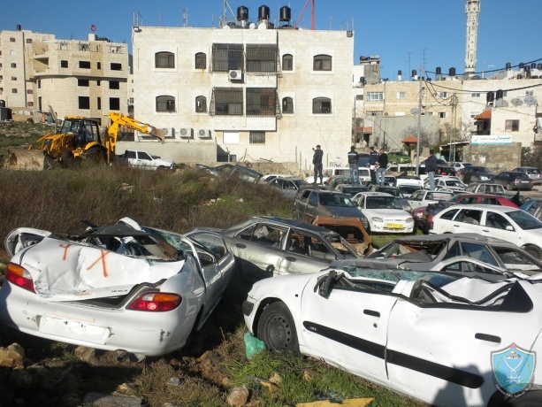 الشرطة تتلف 27 مركبة غير قانونية مضبوطة في ضواحي القدس
