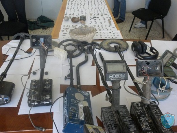 شرطة الخليل تضبط 390 قطعة أثرية في بلدة بيت أولا