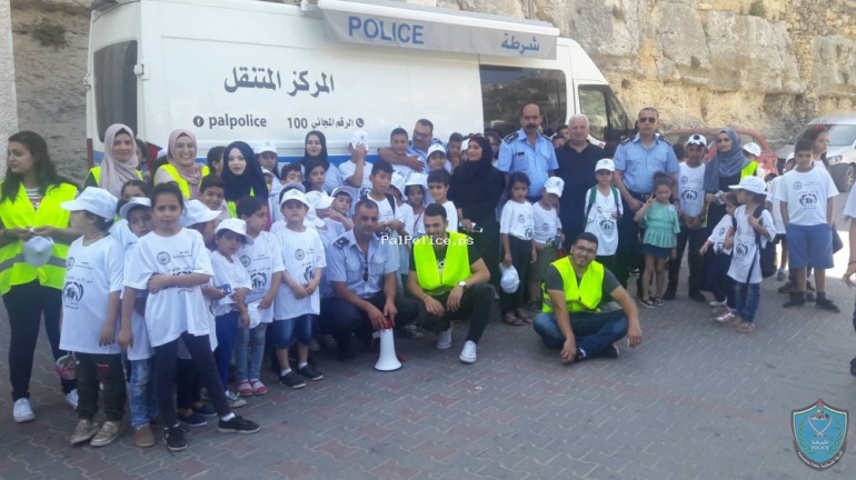مركز الشرطة المتنقل ينظم يوم توعوي لتعزيز الثقافة الوطنية لأكثر من 230 طفل في بيت لحم