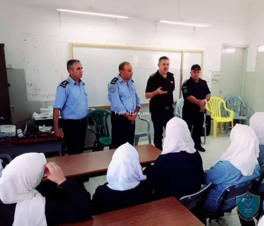 مركز الشرطة المجتمعي المتنقل ينظم سلسلة محاضرات توعيه لمدارس النزلة الغربية في  طولكرم.