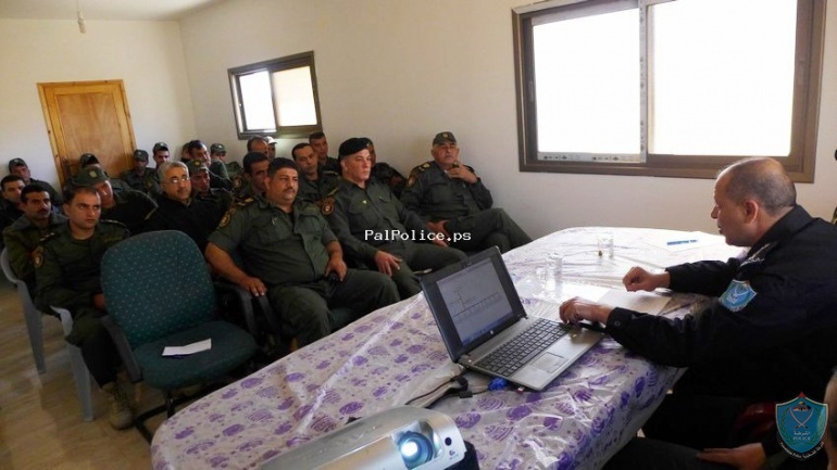الشرطة تعقد محاضره لعدد من منتسبي قوات الامن الوطني في طوباس