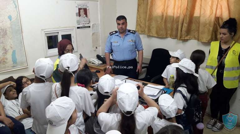 الشرطة تستضيف 75 شبل وزهرة من مخيم " المبدع الصغير " في بيت لحم