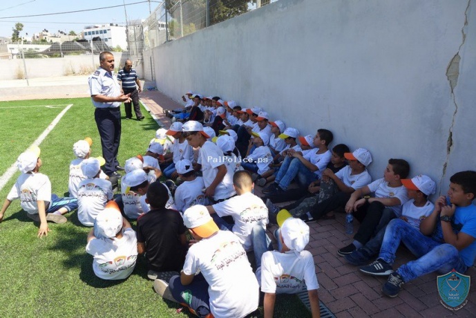 الشرطة  تعقد محاضرات  توعية للمخيمات الصيفية في طوباس