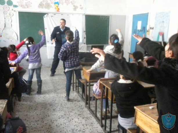 الشرطة تعقد سلسلة محاضرات توعوية لطلبة مدارس بيت عور
