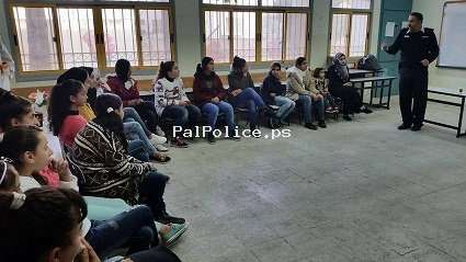 الشرطة تنظم محاضرتين حول مخاطر استخدام شبكات التواصل الاجتماعي في طوباس