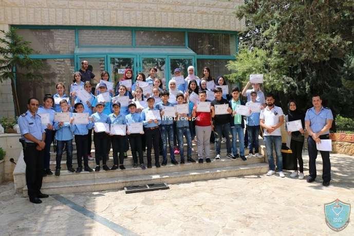 الشرطة تختتم فعاليات مخيم الشرطي الصغير في الخليل