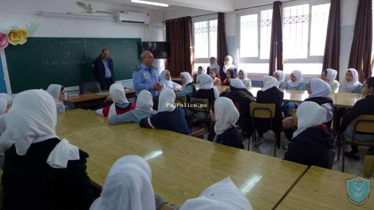 الشرطة تطلق برنامجا توعويا لطلبة مدارس وكالة الغوث في قلقيلية