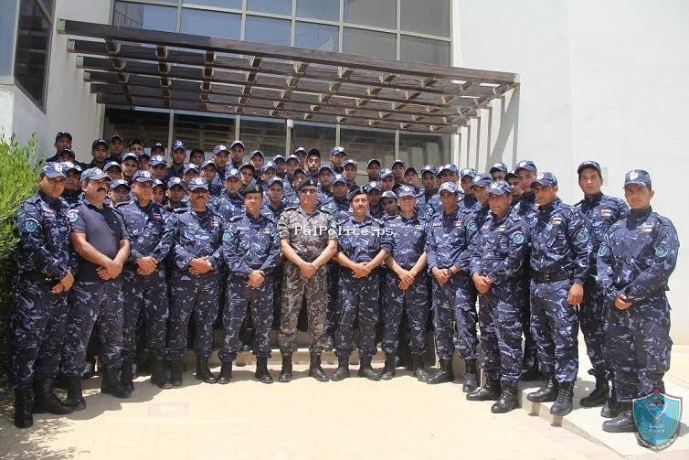 الشرطة تخرج دورة للخاصة في كلية فلسطين للعلوم الشرطية في أريحا