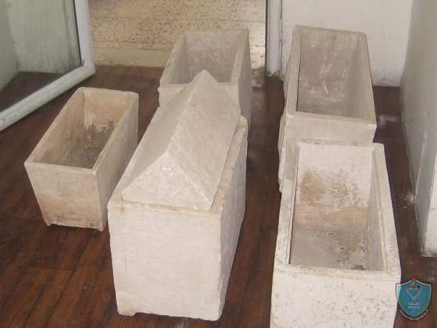 الشرطة تضبط 46 قطعة أثرية وجهاز للكشف عن المعادن في منزل في بيت لحم