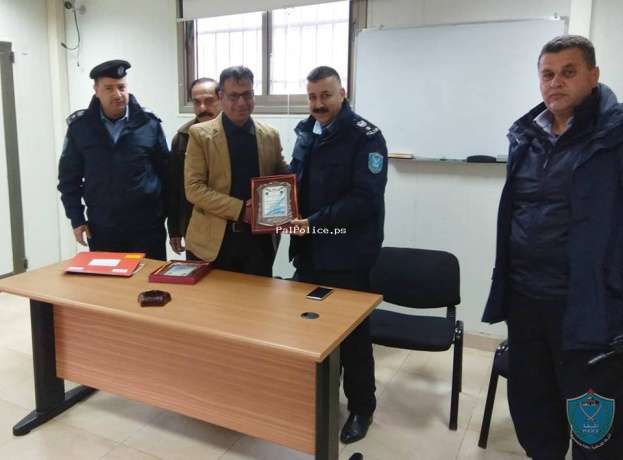 الشرطة تختتم دورة حلاقة لنزلاء  مركز الإصلاح و التأهيل في  طولكرم