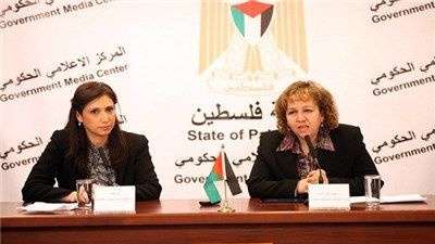 مليون فلسطيني على "فيسبوك" ونصف الشباب يستخدمون الانترنت
