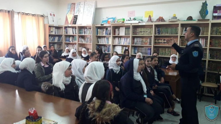 الشرطة تحاضر بأكثر من 100 طالب وطالبة في بيت لحم