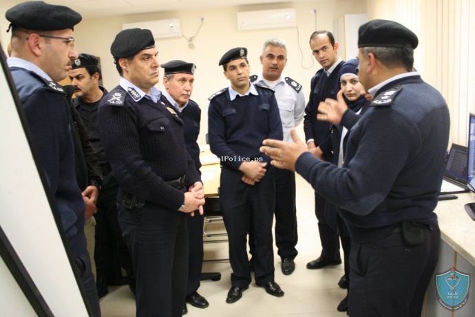 اللواء حازم عطا الله يطلع على تطورات المختبر الجنائي للشرطة
