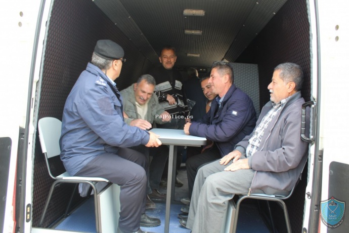 المركز الشرطي المتنقل في جنين يلتقي المواطنين في بلدة مسلية