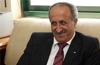 وزير المواصلات يشدد على اهمية استخدام وسائل النقل المرخصة
