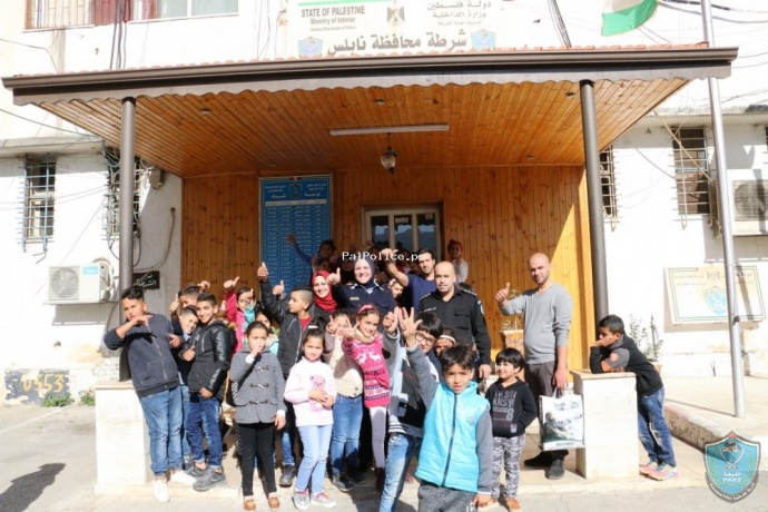 الشرطة تنظم يوم ترفيهي لمجموعة من الاطفال في نابلس