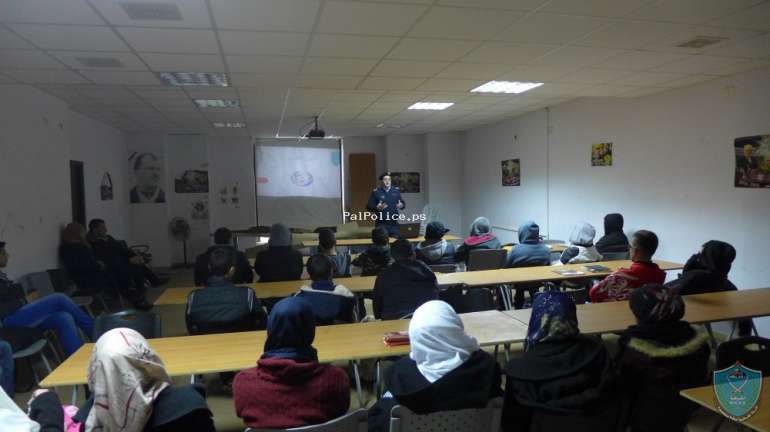الشرطة تنظم ندوة عامة بعنوان ( شبابنا ووسائل التواصل الاجتماعي ) في الخليل