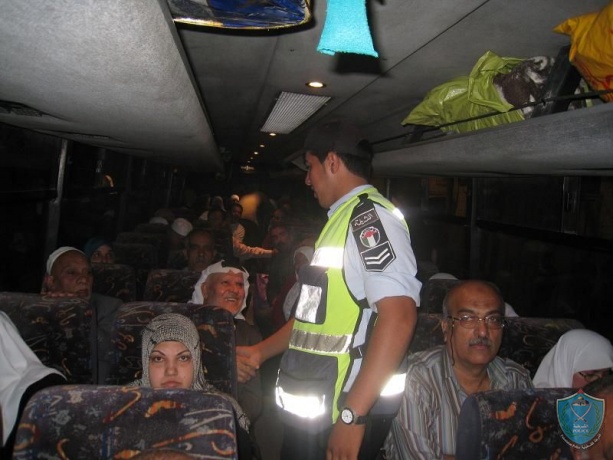 الشرطة تودع حجاج بيت الله الحرام في طولكرم وطوباس