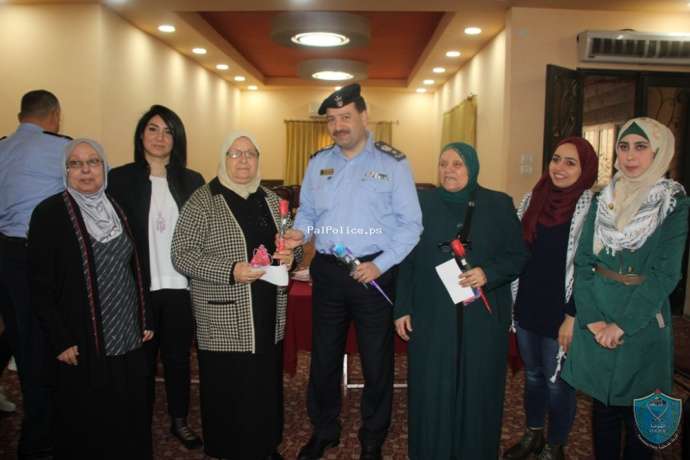 الشرطة تكرم الأمهات بمناسبة يوم إلام  في محافظه طولكرم