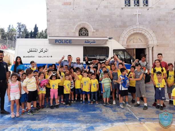 الشرطة تقدم التوعية وإلا رشاد  للمخيمات الصيفية في رام الله