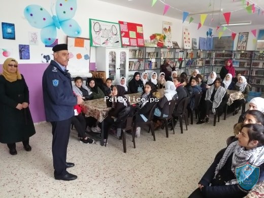 مركز الشرطة المتنقل ينظم عدد من محاضرات التوعية بمدارس بلدة كفل حارس في سلفيت .
