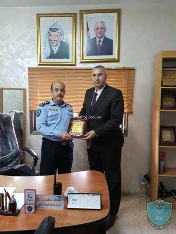 الشرطة تستضيف وفد من طلبة الكشافة بمدرسة نظمية داوود للبنين في مركز شرطة عتيل بطولكرم