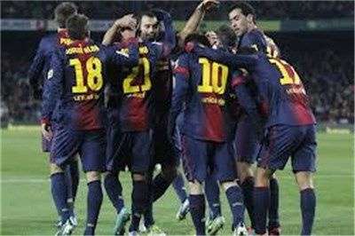 فريق برشلونة على ملعب دورا الدولي بعد شهر